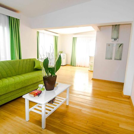 Отель The Pine Bay Club Кирения Экстерьер фото