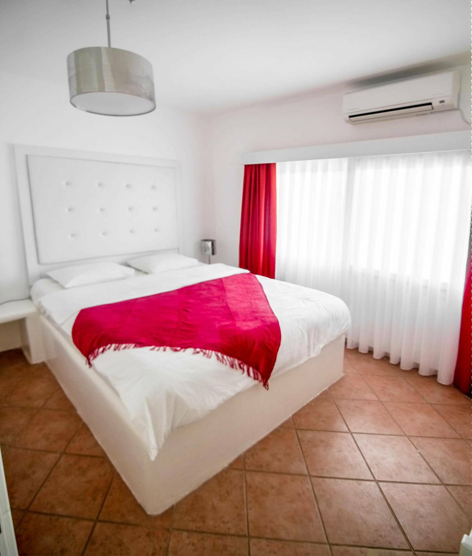 Отель The Pine Bay Club Кирения Экстерьер фото