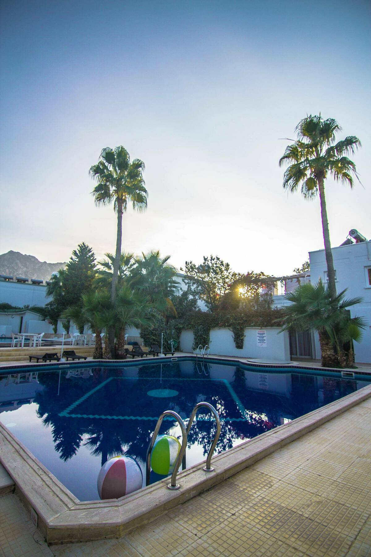 Отель The Pine Bay Club Кирения Экстерьер фото
