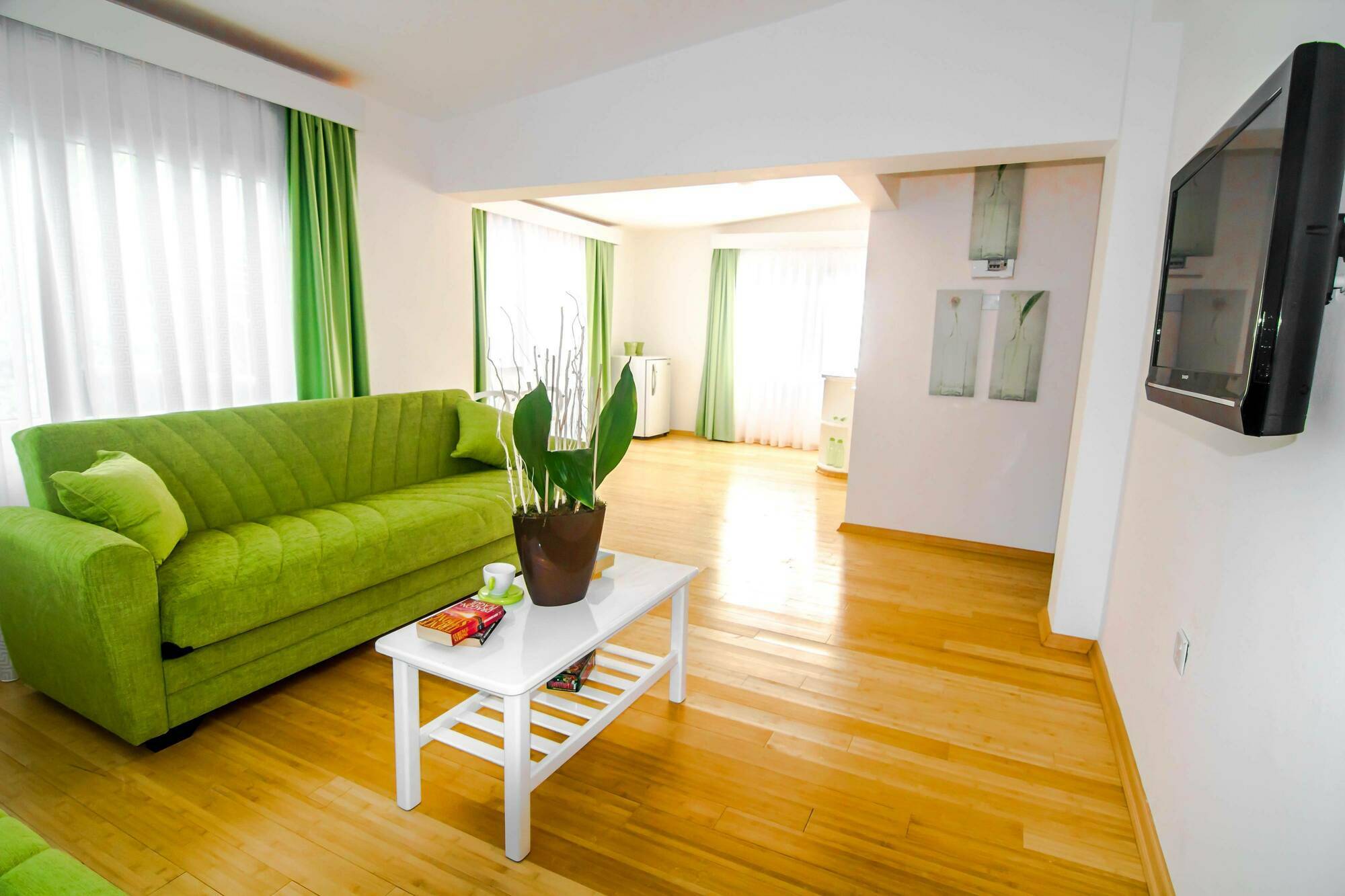 Отель The Pine Bay Club Кирения Экстерьер фото