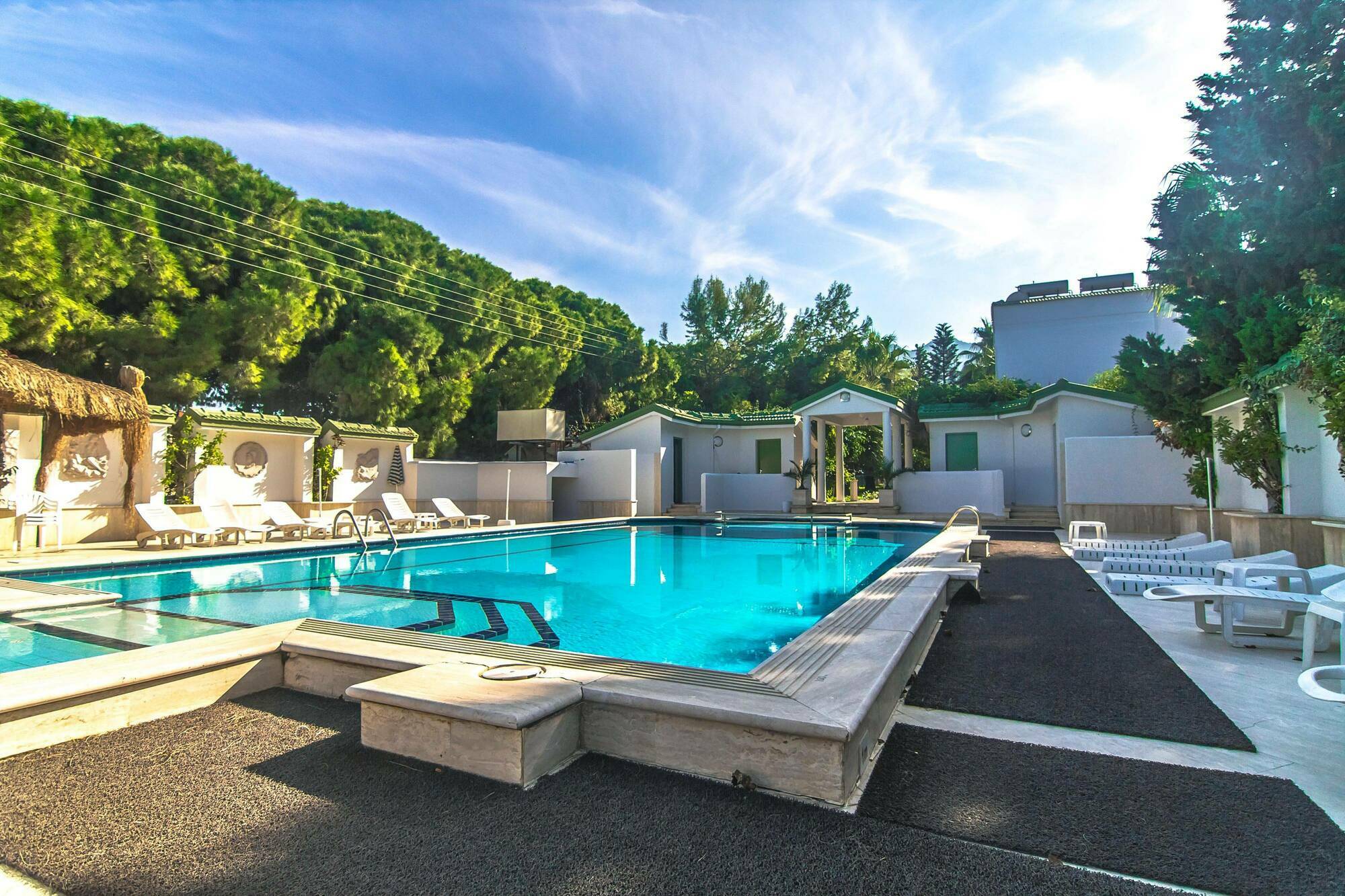 Отель The Pine Bay Club Кирения Экстерьер фото
