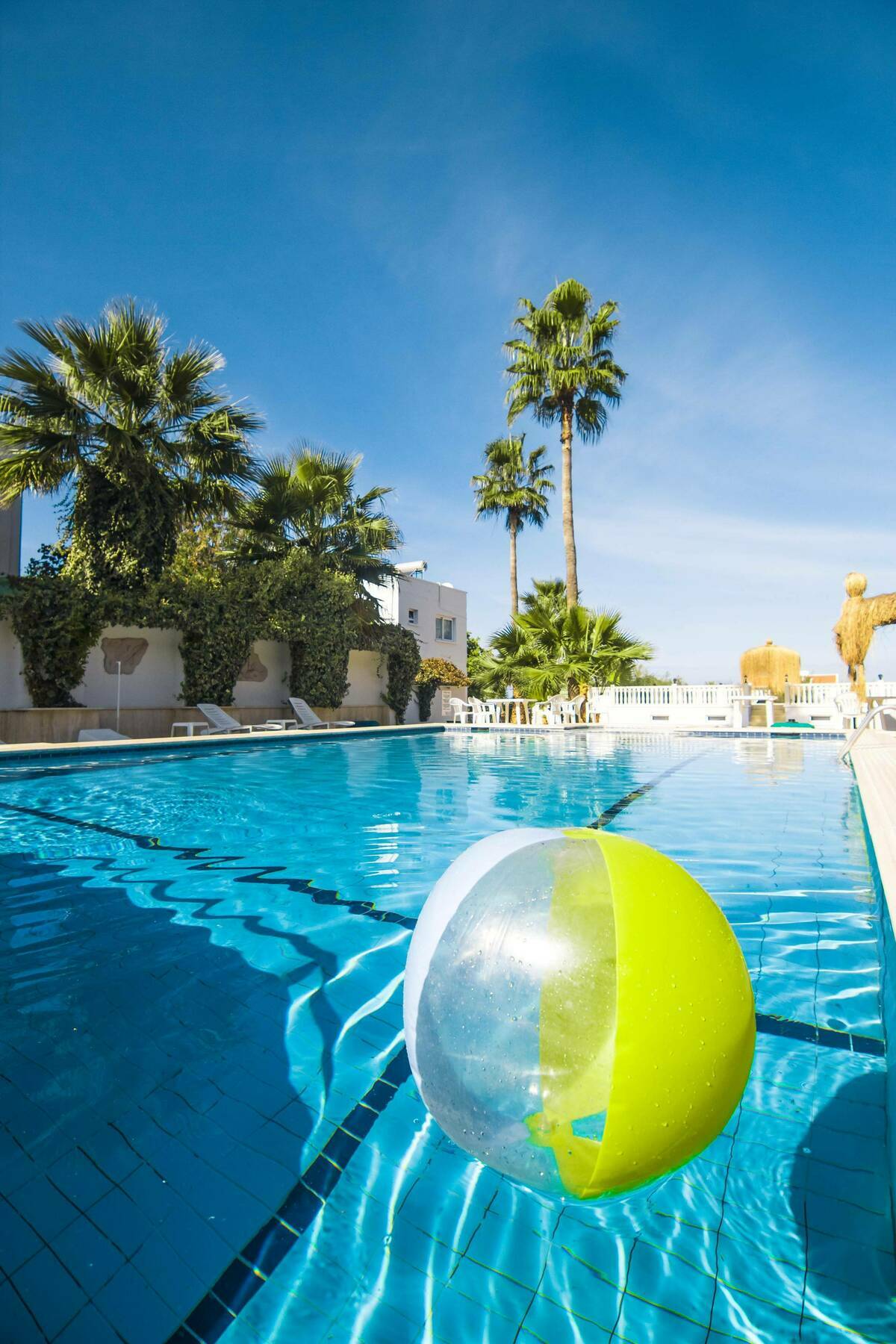 Отель The Pine Bay Club Кирения Экстерьер фото